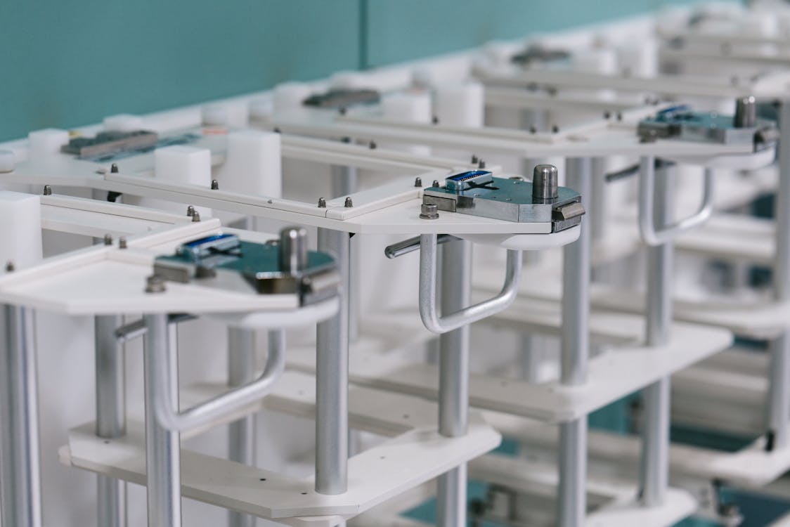 Regularne przeglądy techniczne robotów zwiększają bezpieczeństwo pracy