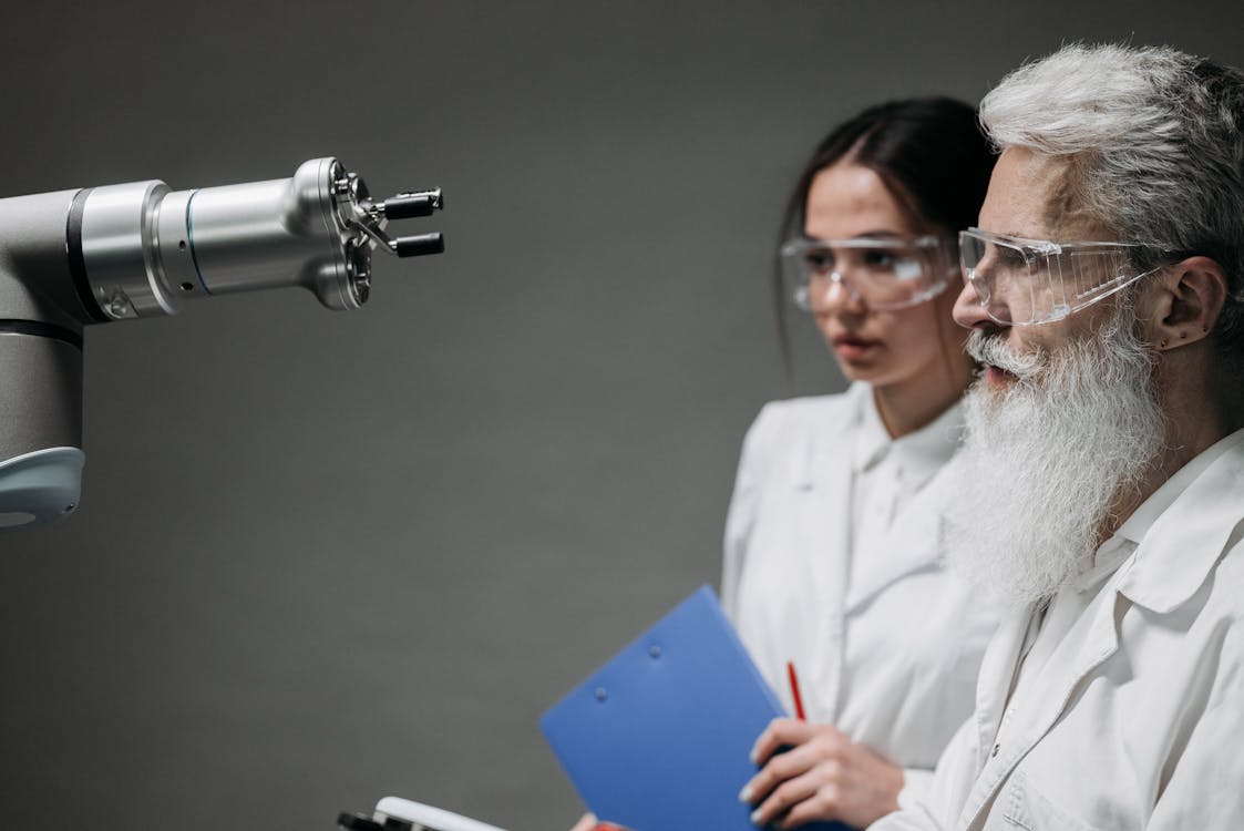 bezpieczeństwo robota przy obsłudze maszyn
