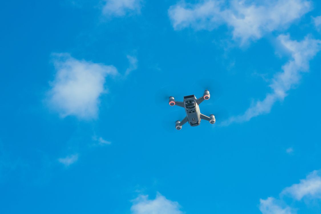 Obowiązek zgłoszenia lotu dronem do 250 g