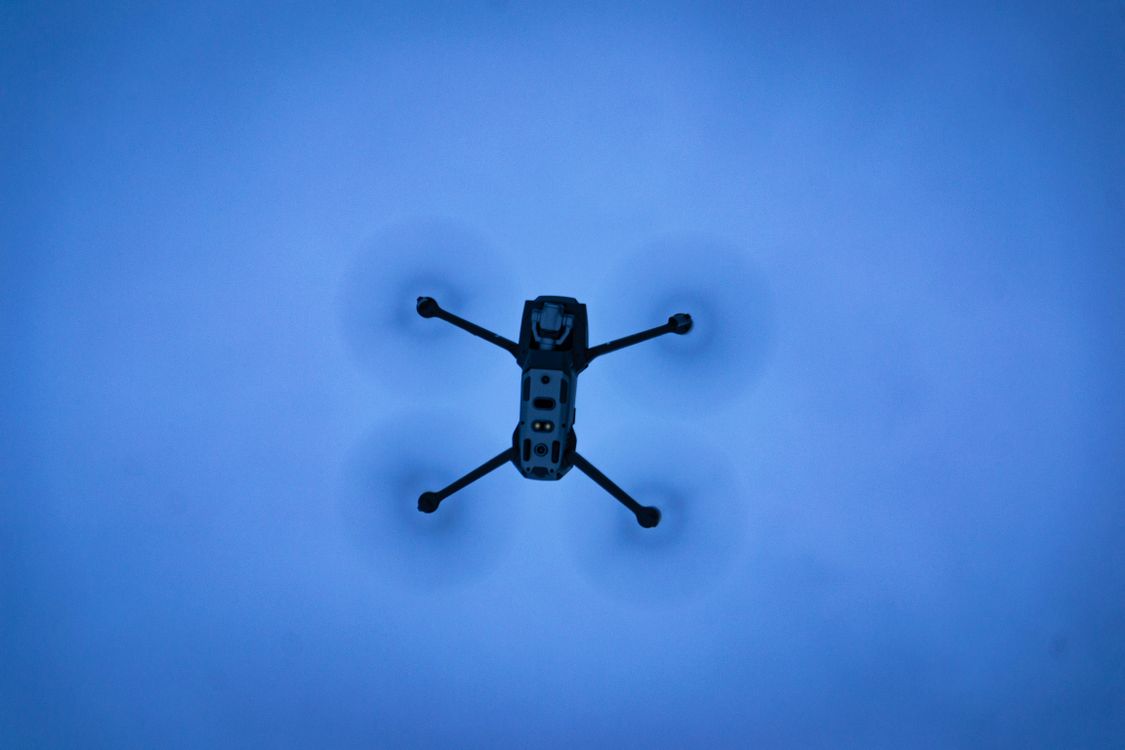 Czy dron nagrywa dźwięk