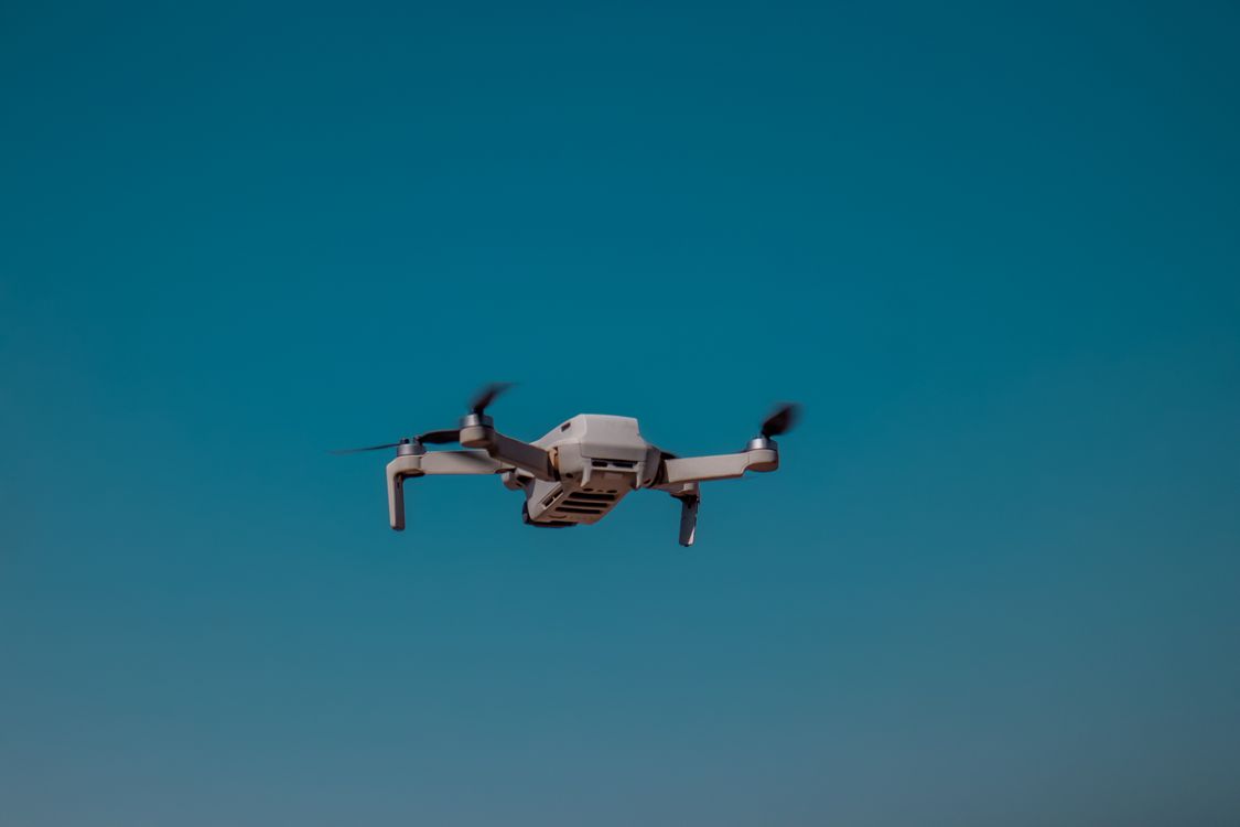 Czy trzeba zgłaszać lot dronem do 250 g