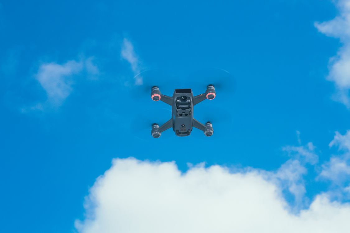 Jak wysoko można latać dronem