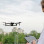 Co należy zrobić, widząc zbliżającą się burzę podczas latania dronem