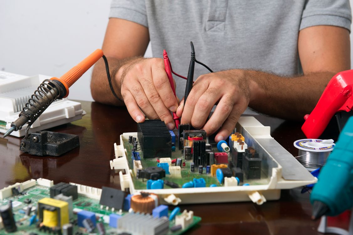 Projektowanie i naprawa układów elektronicznych
