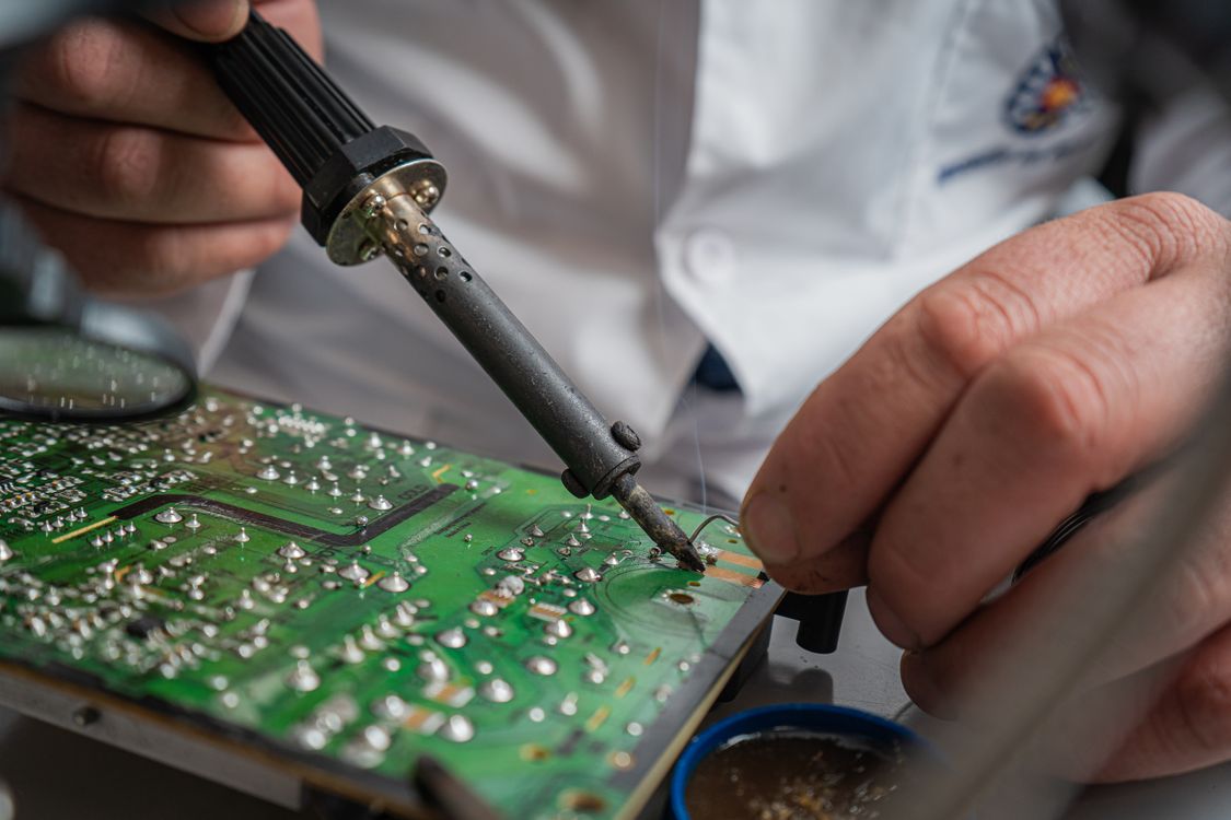 Elektryk czy elektronik